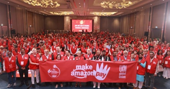 Des salariés d'Amazon font grève pour protester contre l'évasion fiscale de l'entreprise // Source : Union Global Des salariés d'Amazon font grève pour protester contre l'évasion fiscale de l'entreprise // Source : Union Global