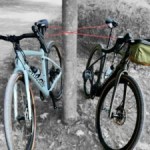 Comment immobiliser son vélo (électrique) sans béquille ? Cette marque allemande a trouvé une astucieuse solution Comment immobiliser son vélo (électrique) sans béquille ? Cette marque allemande a trouvé une astucieuse solution