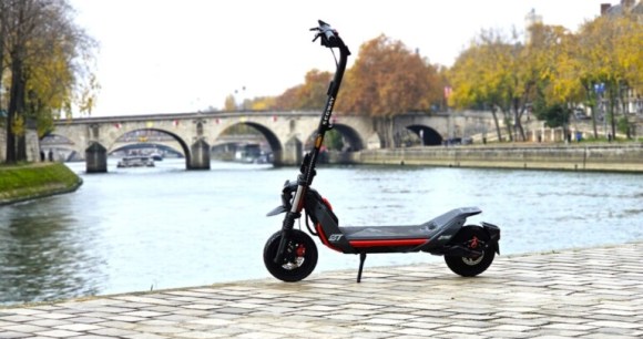 On a testé la Segway ZT3 Pro E, une trottinette électrique avec un excellent rapport qualité-prix