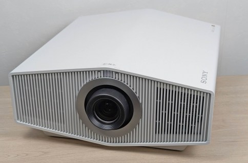 Sony Bravia Projector 8 VPL-XW6100ES // Source : Sylvain Pichot / Frandroid