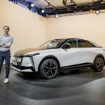 On est monté à bord de la DS N°8, la voiture électrique française aux 750 km d’autonomie On est monté à bord de la DS N°8, la voiture électrique française aux 750 km d’autonomie