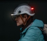Clignotants, feu-stop et design soigné : ce casque vélo français n&rsquo;aurait-il pas tout pour lui ?