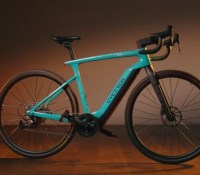 Ce gravel électrique intègre une caméra 4K, avec un prix attractif en bonus