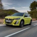 Peugeot baisse le prix de sa 208 électrique : pourquoi ça risque de ne pas être suffisant face à la R5 Peugeot baisse le prix de sa 208 électrique : pourquoi ça risque de ne pas être suffisant face à la R5