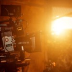 Le mode Filmmaker adapte automatiquement l’image en fonction de la lumière ambiante pour mieux rendre justice aux films sombres Le mode Filmmaker adapte automatiquement l’image en fonction de la lumière ambiante pour mieux rendre justice aux films sombres