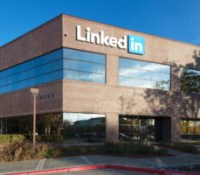 LinkedIn va bientôt siphonner toutes vos données personnelles pour son IA : voici comment l’empêcher