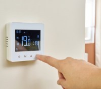 Chauffage plus malin et interface plus pratique : 2 idées de Leroy Merlin pour votre facture d&rsquo;électricité