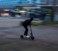 Barcelone serre la vis sur les trottinettes électriques, avec une grande mesure phare qui se démarque des autres