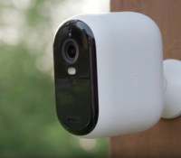 Boulanger brade à -36 % ce pack de 3 caméras de surveillance en 2K, où chacune est équipée d&rsquo;un panneau solaire