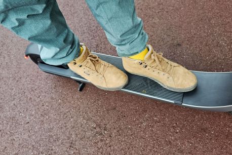 Le deck est long pour les grands pieds, manque toutefois un support arrière. // Source : M. Lauraux pour Frandroid