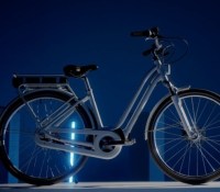 Decathlon retire 200 € sur ce vélo électrique avec 90 km d’autonomie, idéal pour vos trajets en ville