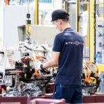Stellantis prend une décision lourde de sens dans la lutte qui oppose les voitures électriques et hybrides Stellantis prend une décision lourde de sens dans la lutte qui oppose les voitures électriques et hybrides