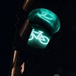 Des nouveaux feux tricolores géants débarquent à Paris pour les cyclistes : voici où et pourquoi Des nouveaux feux tricolores géants débarquent à Paris pour les cyclistes : voici où et pourquoi