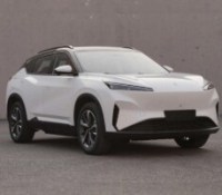 Quel est le rapport entre Peugeot et cette voiture électrique chinoise vendue 13 000 € ?