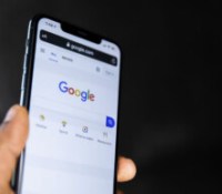 Un mythe s&rsquo;effondre, une requête ChatGPT ne brûle pas plus d’énergie qu’une simple recherche Google