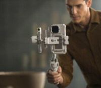 DJI lance encore un nouveau stabilisateur, adapté aussi bien aux smartphones qu&rsquo;aux appareils photo