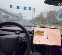 Ces vidéos montrent à quel point la fonction la plus révolutionnaire des Tesla fonctionne bien en dehors d’Amérique