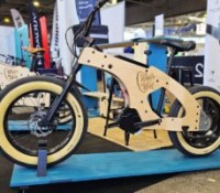 Ce fatbike électrique made in Savoie envoie littéralement du bois