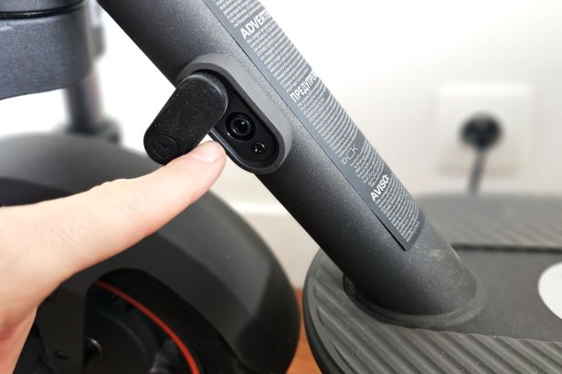 Xiaomi Electric Scooter 5 Max recharge prise