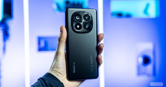 Xiaomi Redmi Note 14 Pro+ 5G // Source : Chloé Pertuis pour Frandroid Xiaomi Redmi Note 14 Pro+ 5G // Source : Chloé Pertuis pour Frandroid