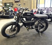 On a vu ce vélo électrique au look de moto qui dispose d’un petit rangement très astucieux et pratique