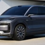 On est montés à bord du Denza N9, l&rsquo;impressionnant Range Rover électrique chinois signé BYD qui devrait bientôt arriver en Europe