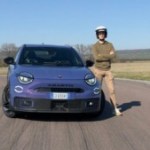 J’ai conduit sur circuit la Fiat 600 électrique version Abarth : 280 ch, un châssis affuté et beaucoup de fun J’ai conduit sur circuit la Fiat 600 électrique version Abarth : 280 ch, un châssis affuté et beaucoup de fun