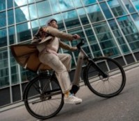 Decathlon dévoile une nouvelle version de son vélo électrique au moteur « magique »