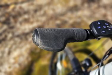 Decathlon Rockrider E-ACTV 100 test poignées