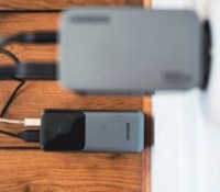 Comment un chargeur et une batterie externe ont sauvé mes vacances