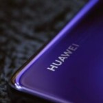 Enveloppes d&rsquo;argent, voyages tous frais payés et matchs de foot : Huawei au cœur des soupçons en Europe