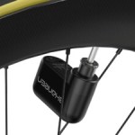 Cette mini-pompe électrique ultra compacte est plus légère qu’une pomme, parfait pour vos voyages à vélo Cette mini-pompe électrique ultra compacte est plus légère qu’une pomme, parfait pour vos voyages à vélo