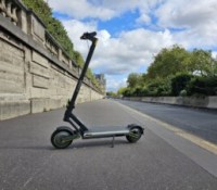 Cette trottinette haut de gamme avec 65 km d&rsquo;autonomie perd aujourd&rsquo;hui 45 % de son prix de lancement