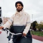 Ce poncho vélo Decathlon se la joue très stylé et très pratique pour vos trajets en ville Ce poncho vélo Decathlon se la joue très stylé et très pratique pour vos trajets en ville