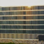 Ce panneau solaire intégré aux clôtures de jardin permet de produire de l’électricité au meilleur moment de la journée Ce panneau solaire intégré aux clôtures de jardin permet de produire de l’électricité au meilleur moment de la journée