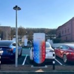 Ces chiffres expliquent pourquoi les conducteurs de voitures électriques préfèrent se recharger sur les bornes Tesla Ces chiffres expliquent pourquoi les conducteurs de voitures électriques préfèrent se recharger sur les bornes Tesla