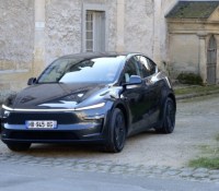 Tesla Model Y 2025 // Source : Robin Wycke pour Frandroid