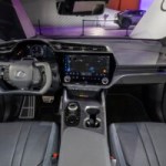 Voici la première voiture électrique du groupe Toyota à intégrer la direction révolutionnaire du Tesla Cybertruck Voici la première voiture électrique du groupe Toyota à intégrer la direction révolutionnaire du Tesla Cybertruck