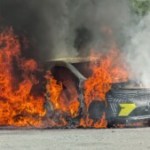 J’ai vu Renault mettre le feu à une Mégane électrique : comment ce système a permis aux pompiers de l’éteindre très rapidement