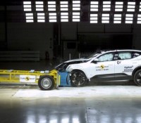 Une voiture électrique ultra sûre, l&rsquo;énième volte-face de Donald Trump sur les droits de douane et l&rsquo;augmentation des prix de la PS5 – Tech&rsquo;spresso