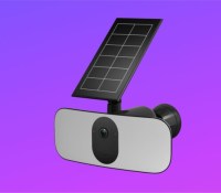 Arlo Pro 3 Floodlight + panneau solaire // Source : Frandroid