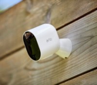 Arlo Ultra 2 // Source : Arlo