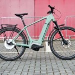 On a testé un vélo électrique sans chaîne ni vitesse : son moteur révolutionnaire peut même recharger la batterie On a testé un vélo électrique sans chaîne ni vitesse : son moteur révolutionnaire peut même recharger la batterie