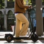 Decathlon baisse enfin le prix de sa trottinette électrique avec 35 km d’autonomie