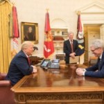 Après avoir annulé les droits de douane sur les smartphones et les PC, Donald Trump veut remettre des droits de douane sur les smartphones et les PC Après avoir annulé les droits de douane sur les smartphones et les PC, Donald Trump veut remettre des droits de douane sur les smartphones et les PC