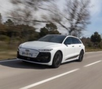 On a testé l’Audi A6 Avant e-tron, une grande voiture électrique qui n’a pas peur des longs trajets et des SUV