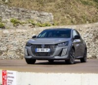 Peugeot améliore l’autonomie de sa 208 électrique et fait mieux que la Renault 5 E-Tech