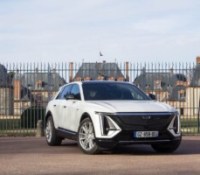 On a essayé le Cadillac Lyriq, une voiture électrique qui concurrence les allemandes malgré quelques oublis