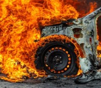 Cette solution inédite dans l’industrie permet d’arrêter instantanément un incendie de voiture électrique