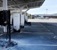 Une station de Superchargeurs Tesla incendiée en France, première attaque de ce type en Europe